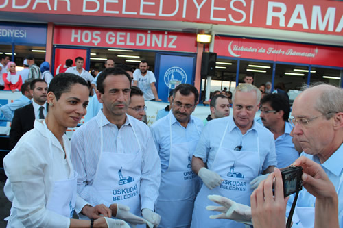 Amerikan Dileri Bakan Yardmcs Philip Gordon skdar'da iftar yemei datt