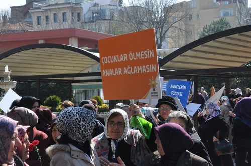 skdar'daki annelerden Dou'daki annelere bar mektubu