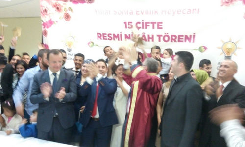 skdar'da 15 Roman ift toplu nikah treniyle dnya evine girdi