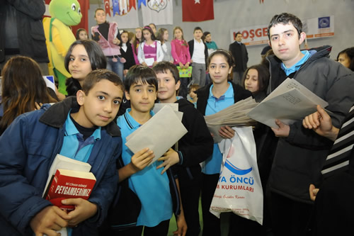 skdar Belediyesi'nden ocuklara zel dnya rekoru!..