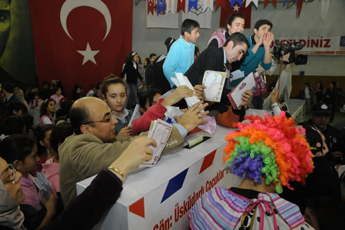 skdar Belediyesi'nden ocuklara zel dnya rekoru!..