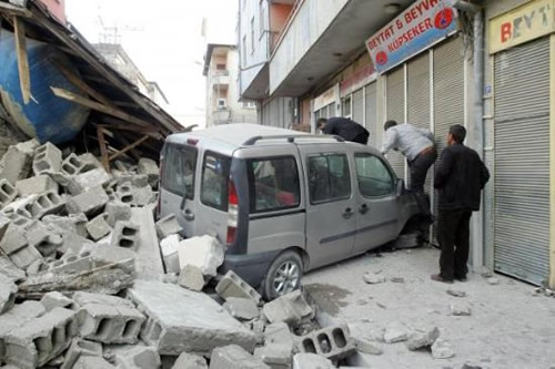 Van'da meydana gelen 7.2 byklndeki depremden kareler