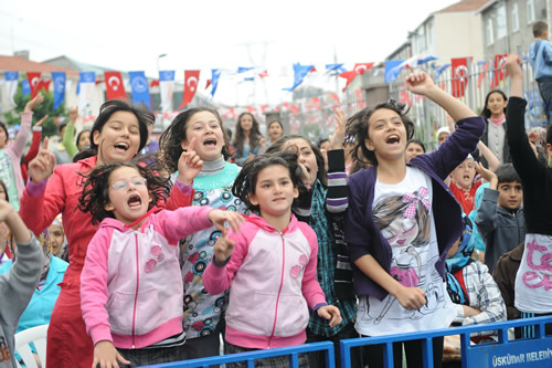 Kadir Topba, Yavuztrk Mahalle enlikleri'ne katld