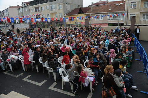 Kadir Topba, Yavuztrk Mahalle enlikleri'ne katld