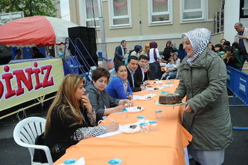 Kadir Topba, Yavuztrk Mahalle enlikleri'ne katld