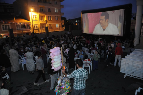 Kadir Topba, Yavuztrk Mahalle enlikleri'ne katld