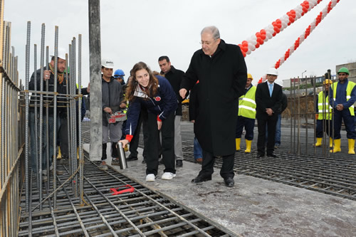 Burhan Felek Voleybol Salonu'nun temeli atld.