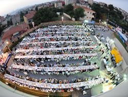 Babakan'n mahallesi iftarda bulutu.