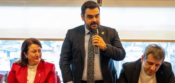 &ldquo;�sk�dar&rsquo;�n gelece�i masa ba��nda de�il, sahada �ekillenecek&rdquo;